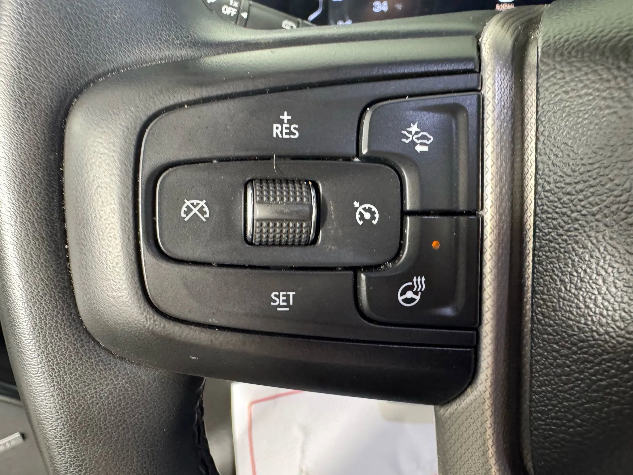 Used 2023 GMC Yukon XL Denali image 16