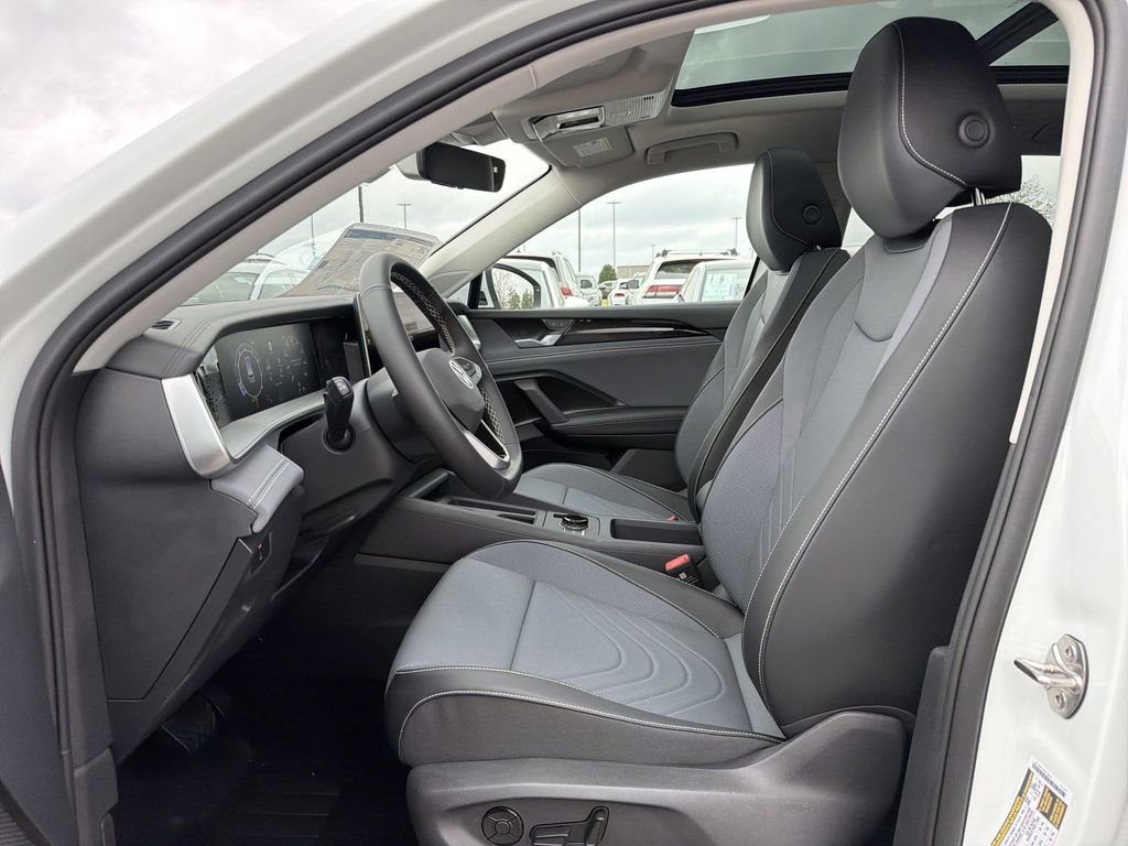 New 2026 Volkswagen Tiguan SE FWD image 11