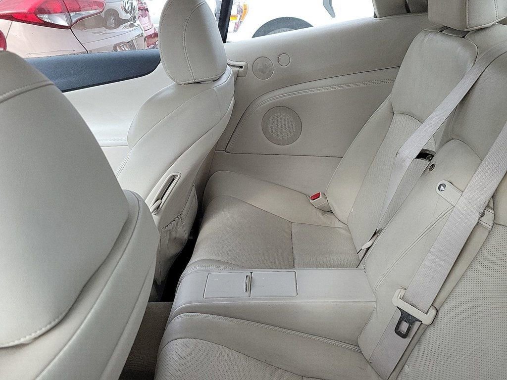 Used 2014 Lexus IS 250C w/ Navigation System Package RWD image 9