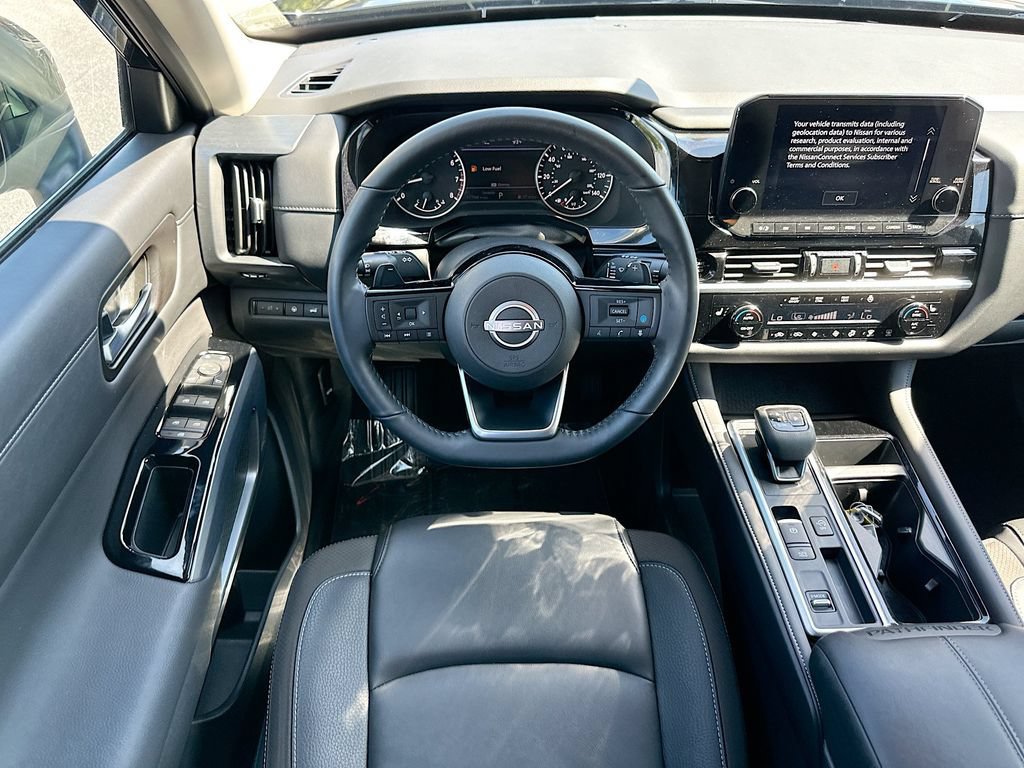 Used 2025 Nissan Pathfinder SL FWD image 21