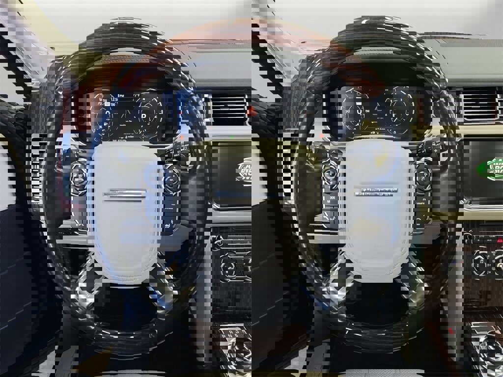 Used 2017 Land Rover Range Rover HSE image 12