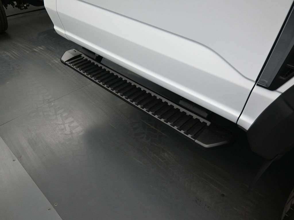 New 2025 Ford F550 XL image 16