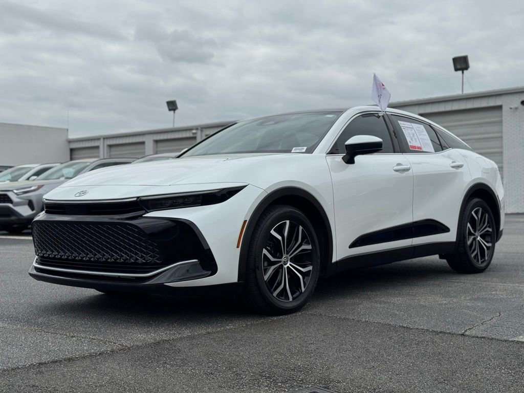 Used 2023 Toyota Crown Limited image 6