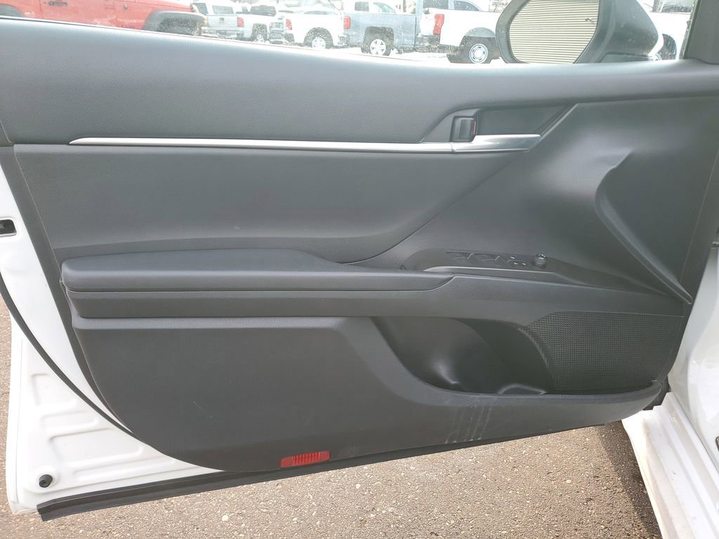Used 2021 Toyota Camry SE image 9
