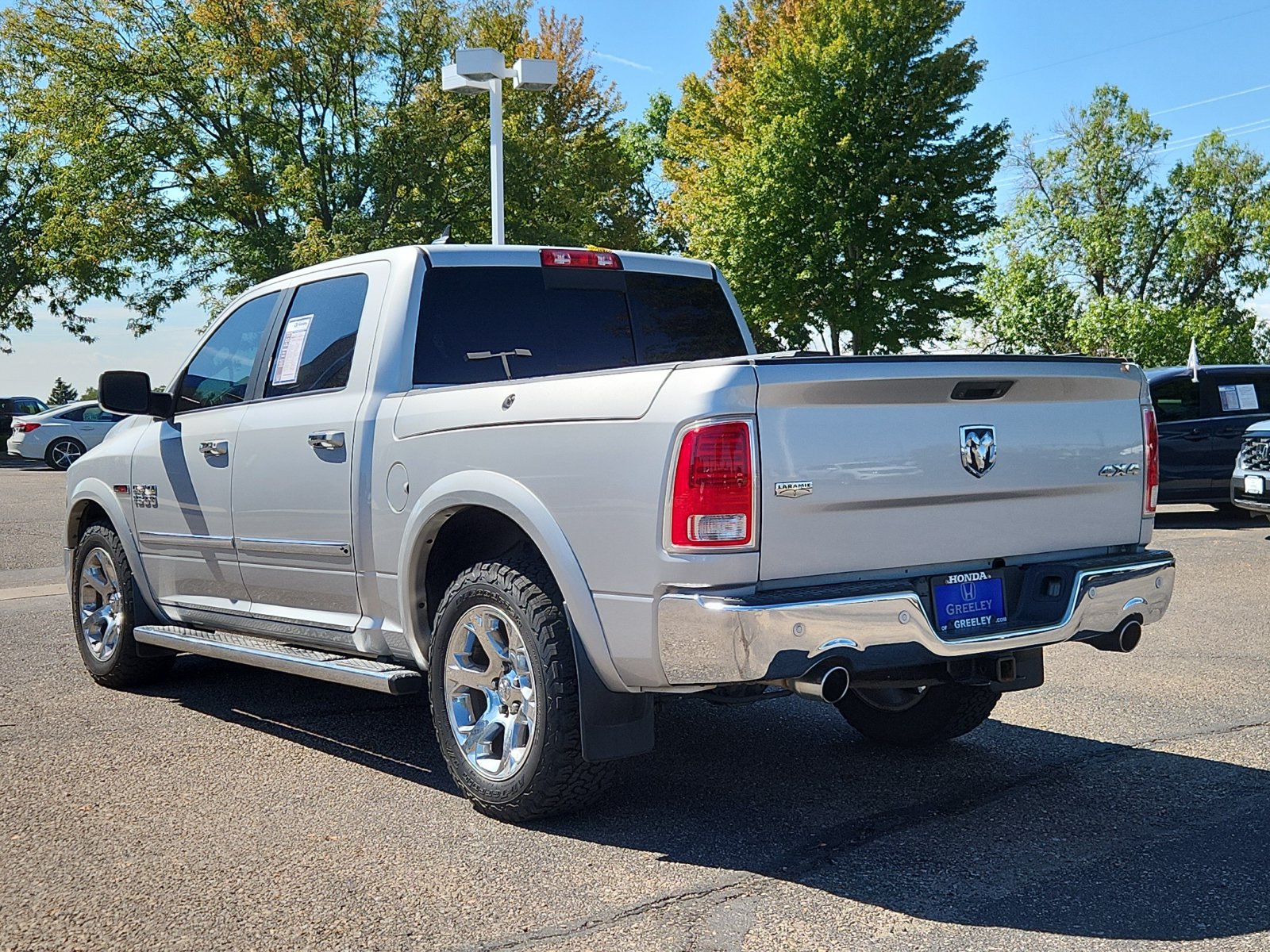 Used 2015 RAM 1500 Laramie w/ Convenience Group AWD/4WD image 3