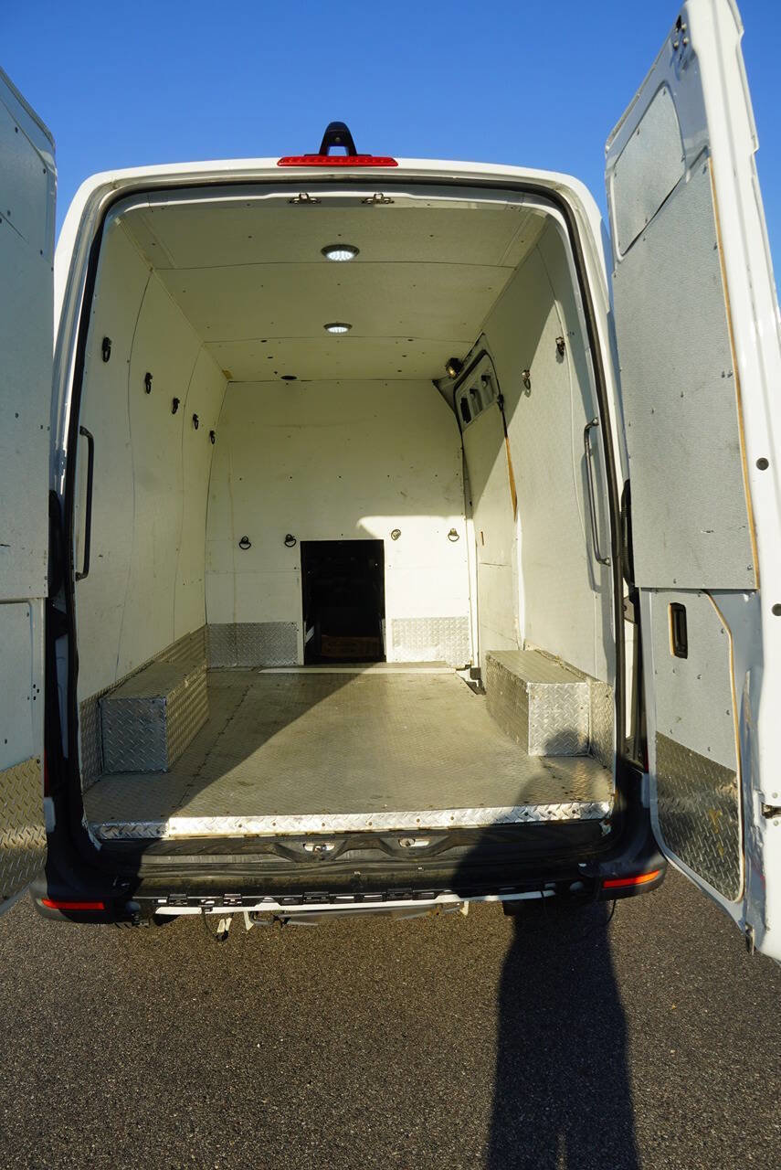 Used 2020 Freightliner Sprinter 2500 RWD image 22