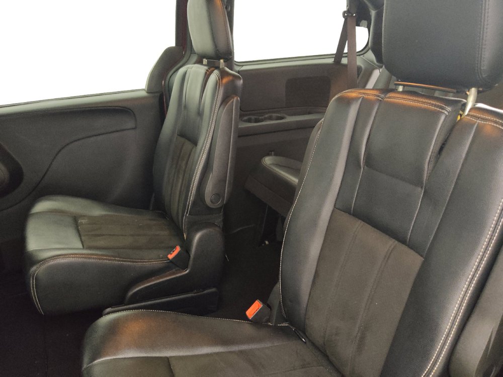 Used 2019 Dodge Grand Caravan SXT w/ Blacktop Package FWD image 18