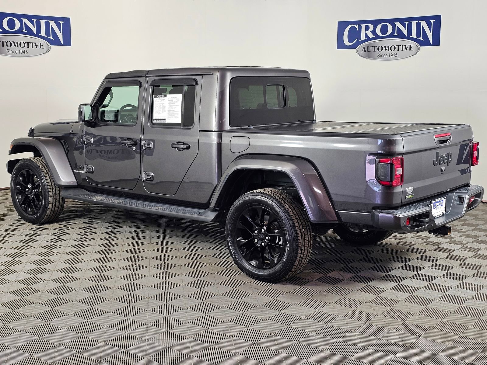 Used 2021 Jeep Gladiator Overland AWD/4WD image 3