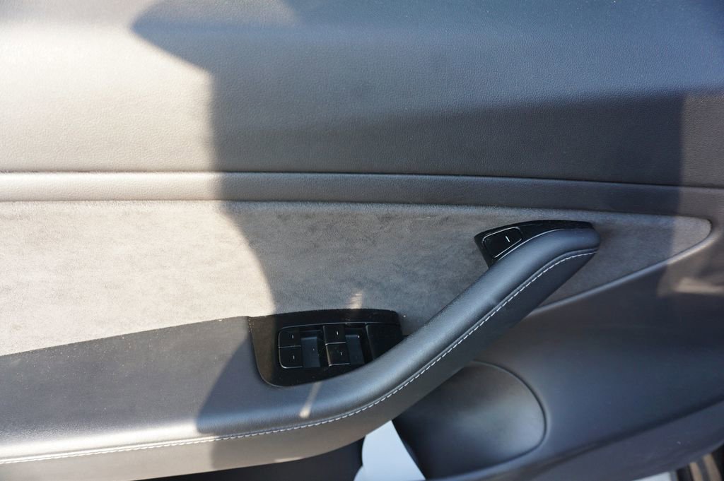 Used 2019 Tesla Model 3 Standard Range Plus RWD image 4