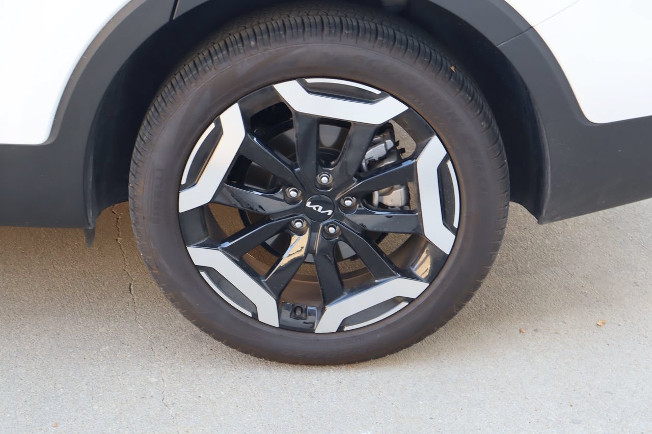 Used 2025 Kia Telluride EX w/ EX Captain's Chair Package FWD image 30