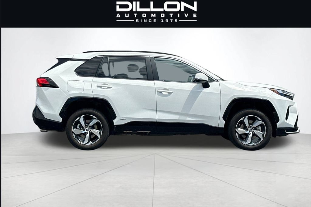 Used 2025 Toyota RAV4 SE AWD/4WD image 3