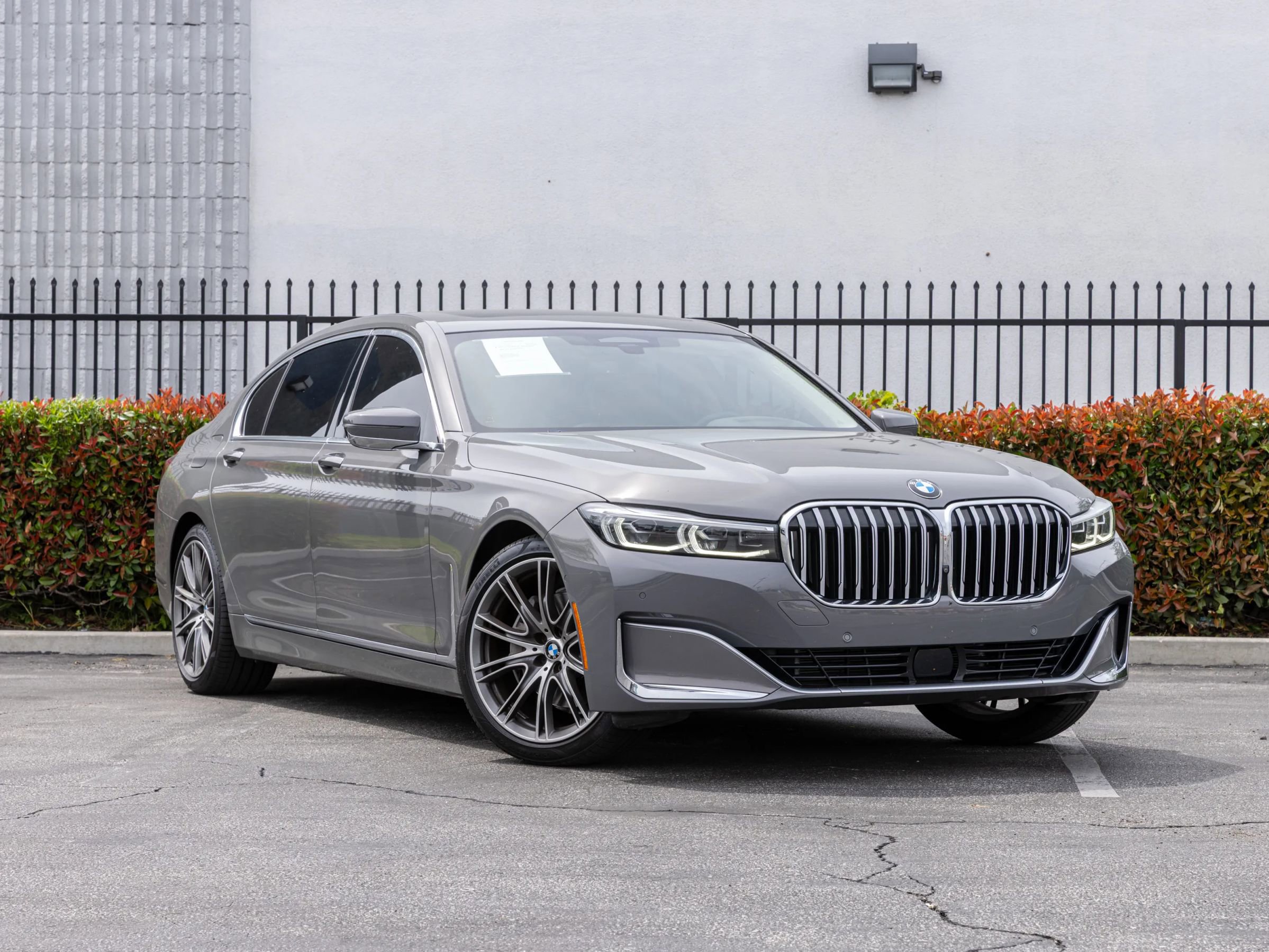 Used 2021 BMW 740i w/ Premium Package RWD image 1