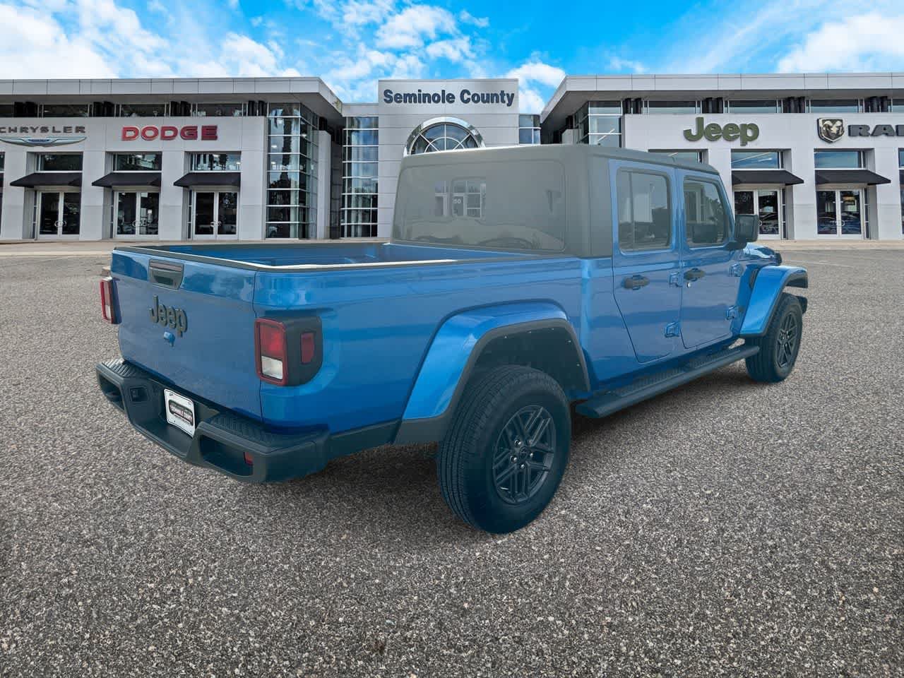 Certified 2024 Jeep Gladiator Sport AWD/4WD image 8