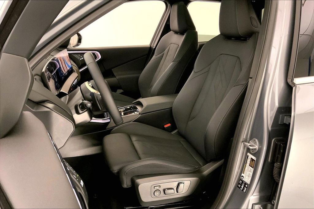Used 2025 BMW X3 xDrive30i w/ Premium Package image 13