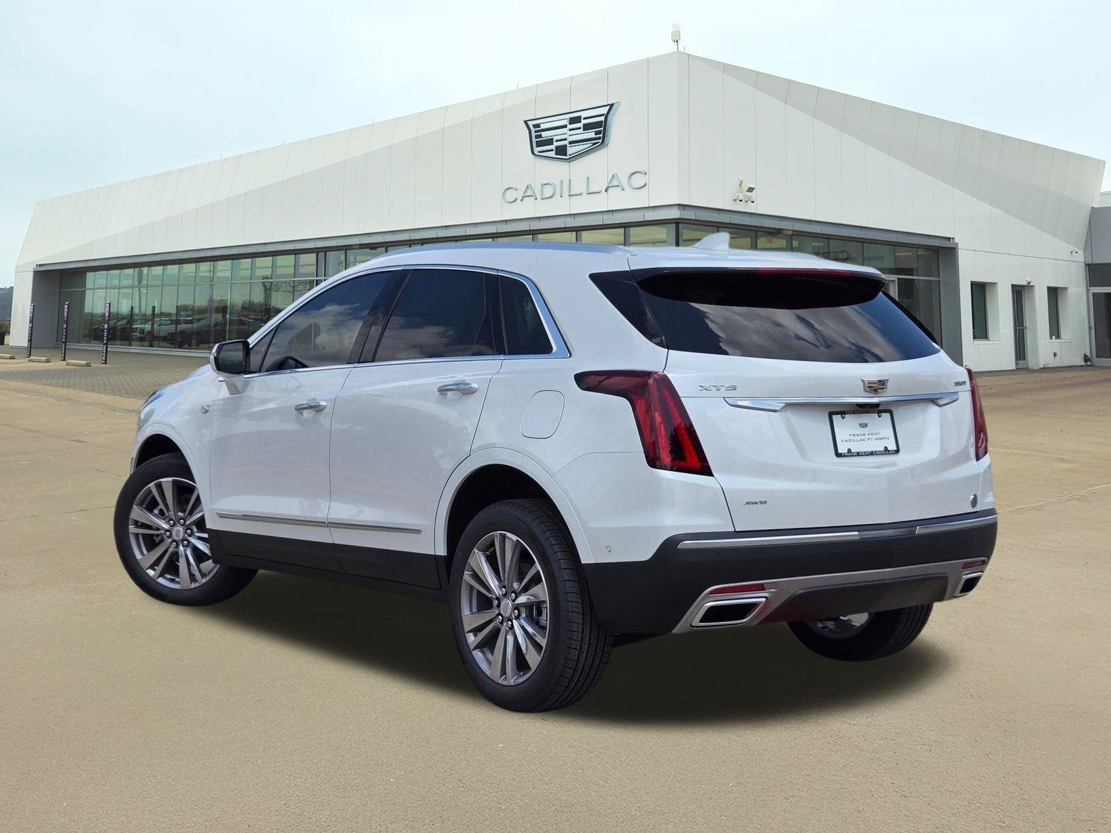 New 2026 Cadillac XT5 Premium Luxury w/ LPO, Floor Liner Package AWD/4WD image 4