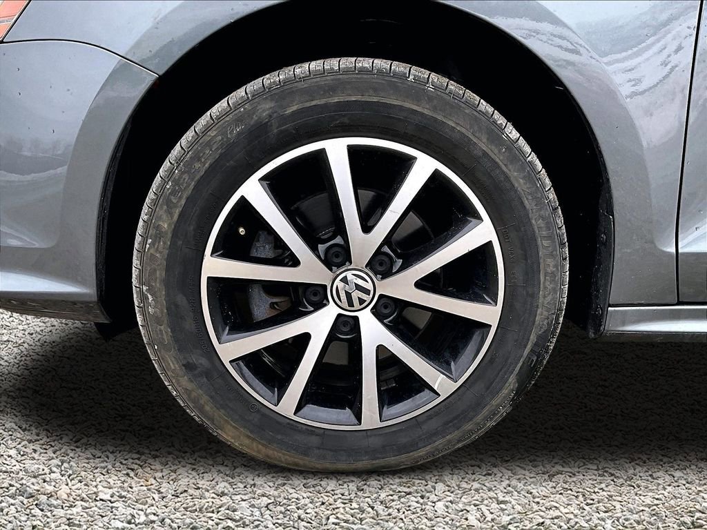 Used 2017 Volkswagen Jetta SE image 9