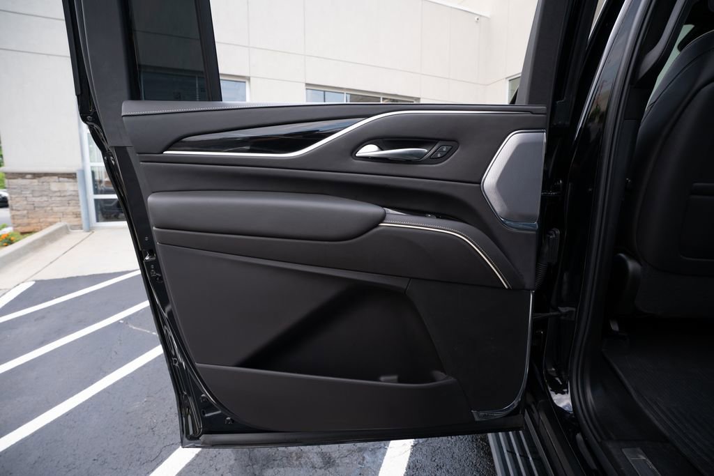 Used 2023 Cadillac Escalade ESV V w/ LPO, ONYX Package AWD/4WD image 43
