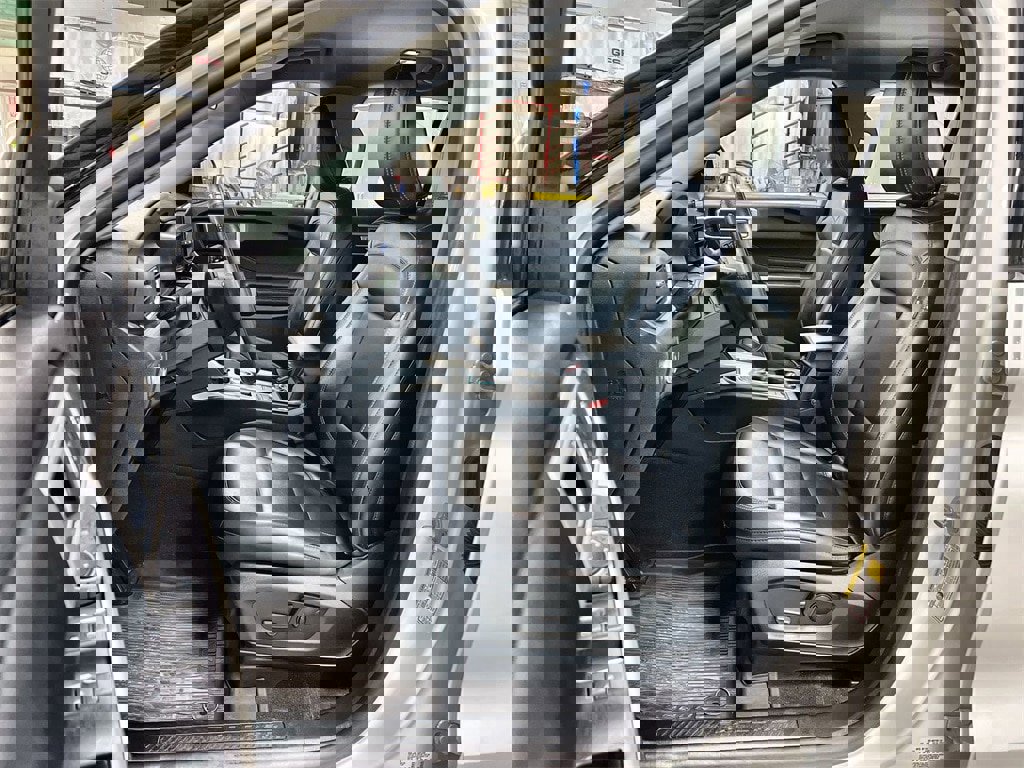 Used 2022 Ford Explorer XLT w/ Equipment Group 202A image 11