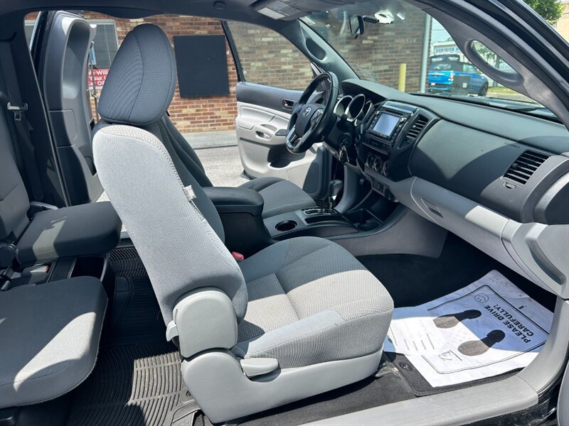Used 2015 Toyota Tacoma 4x4 Access Cab V6 image 12