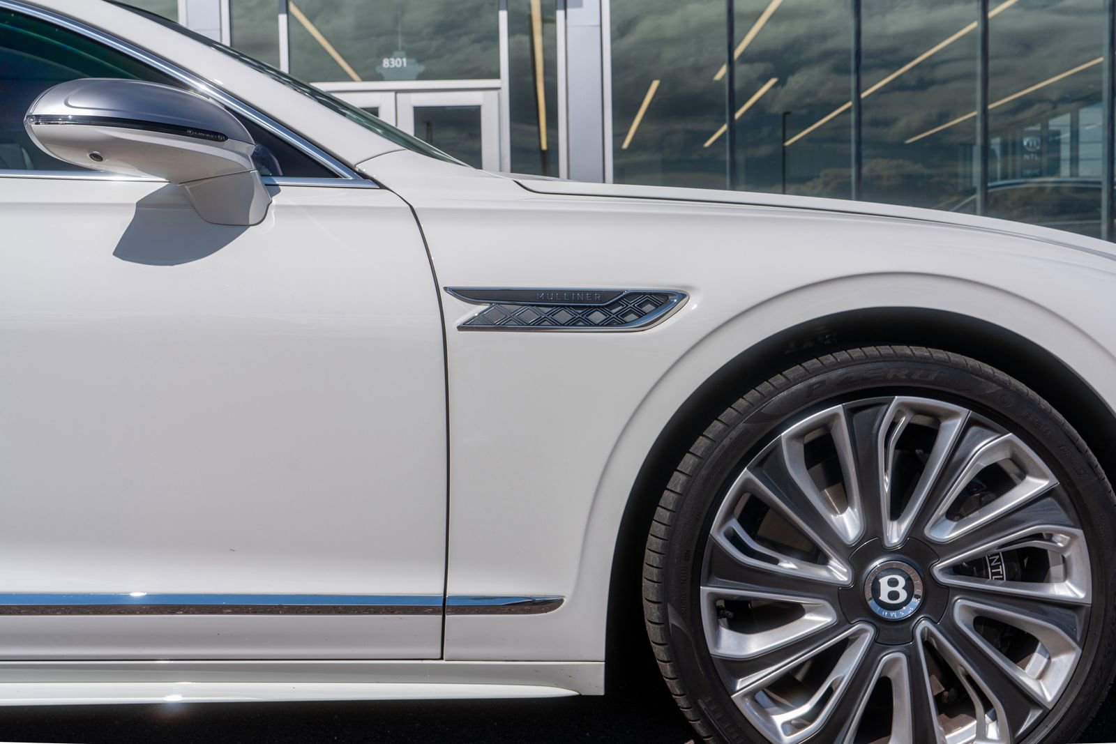 Certified 2025 Bentley Flying Spur Plug-In Hybrid image 20