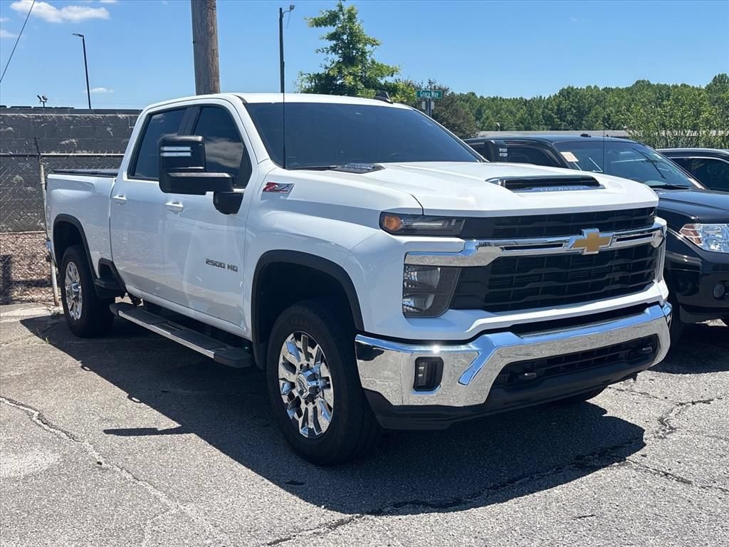 Used 2024 Chevrolet Silverado 2500 LT w/ Convenience Package AWD/4WD image 5