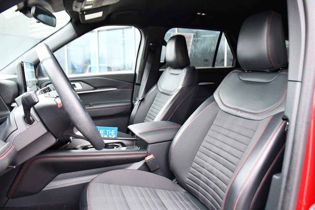 Used 2025 Ford Explorer ST-Line image 13