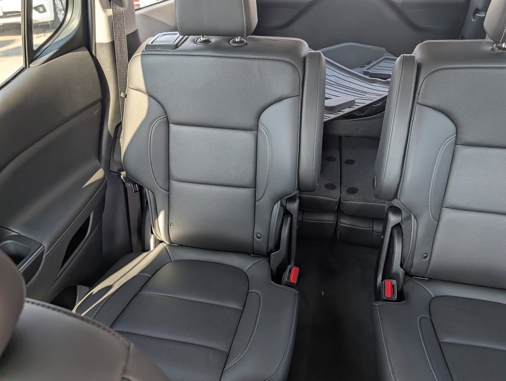 Used 2023 GMC Acadia SLT w/ Technology Package image 31