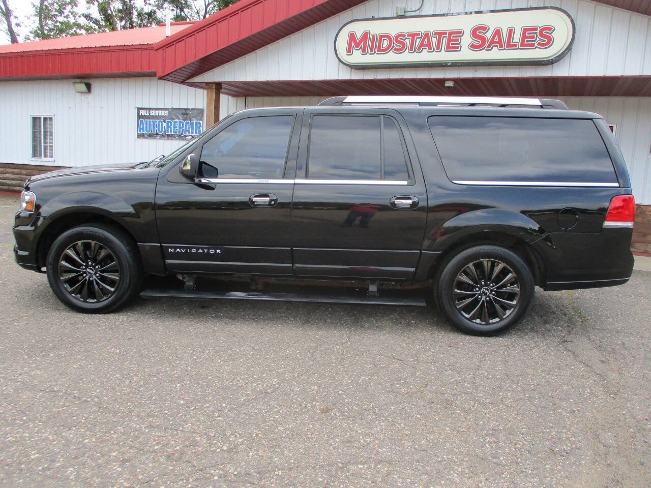 Used 2017 Lincoln Navigator L Select AWD/4WD image 4