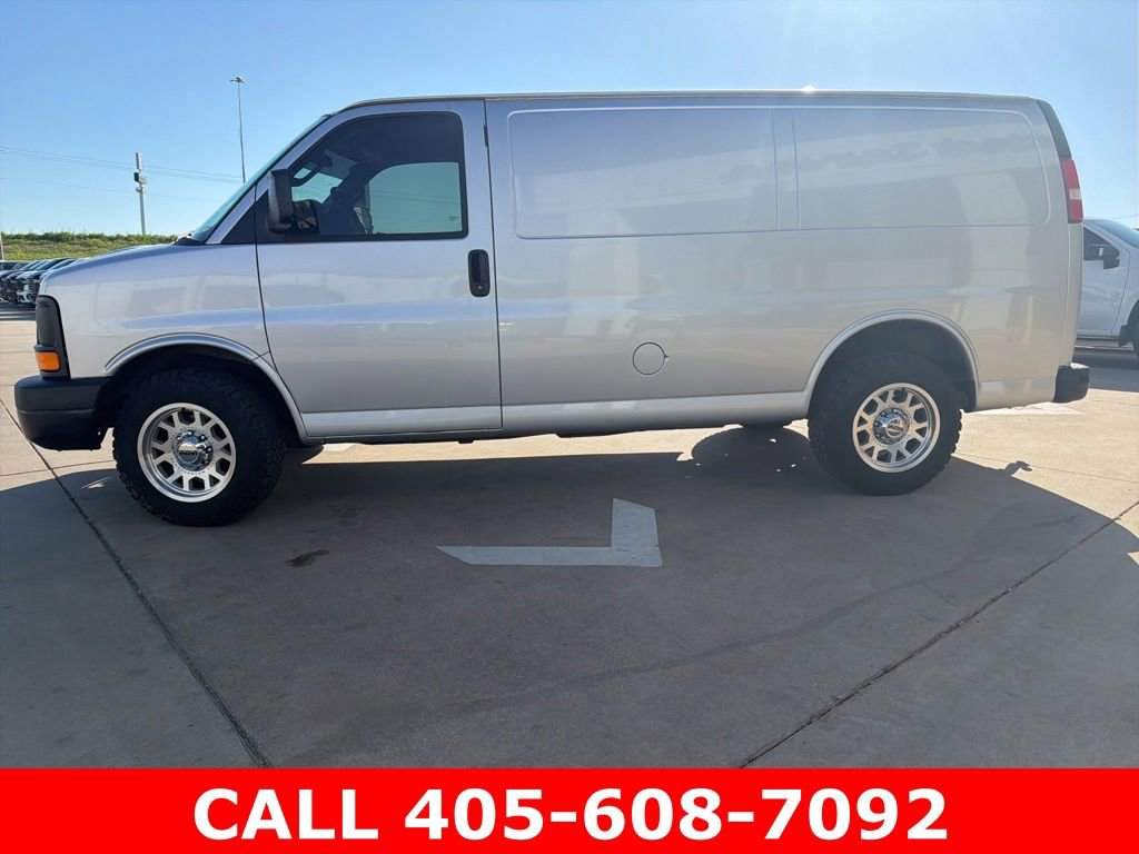 Used 2016 Chevrolet Express 2500 RWD image 3