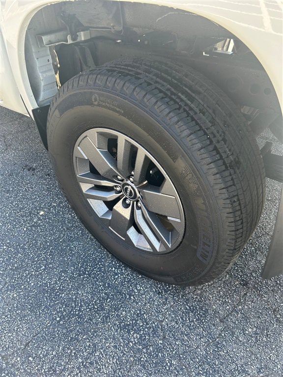Used 2025 Nissan Frontier SV AWD/4WD image 6