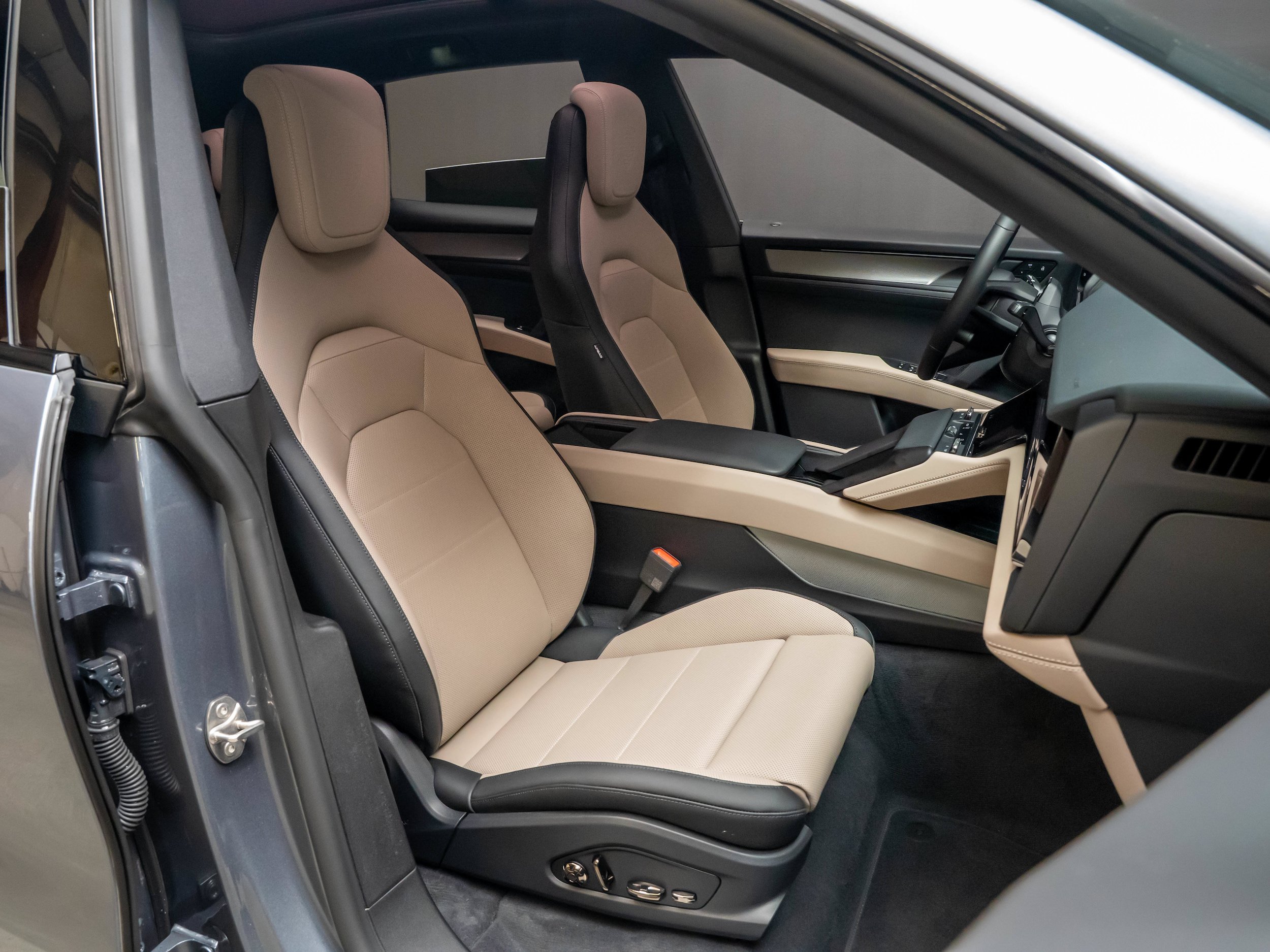 New 2026 Porsche Cayenne Electric AWD/4WD image 30