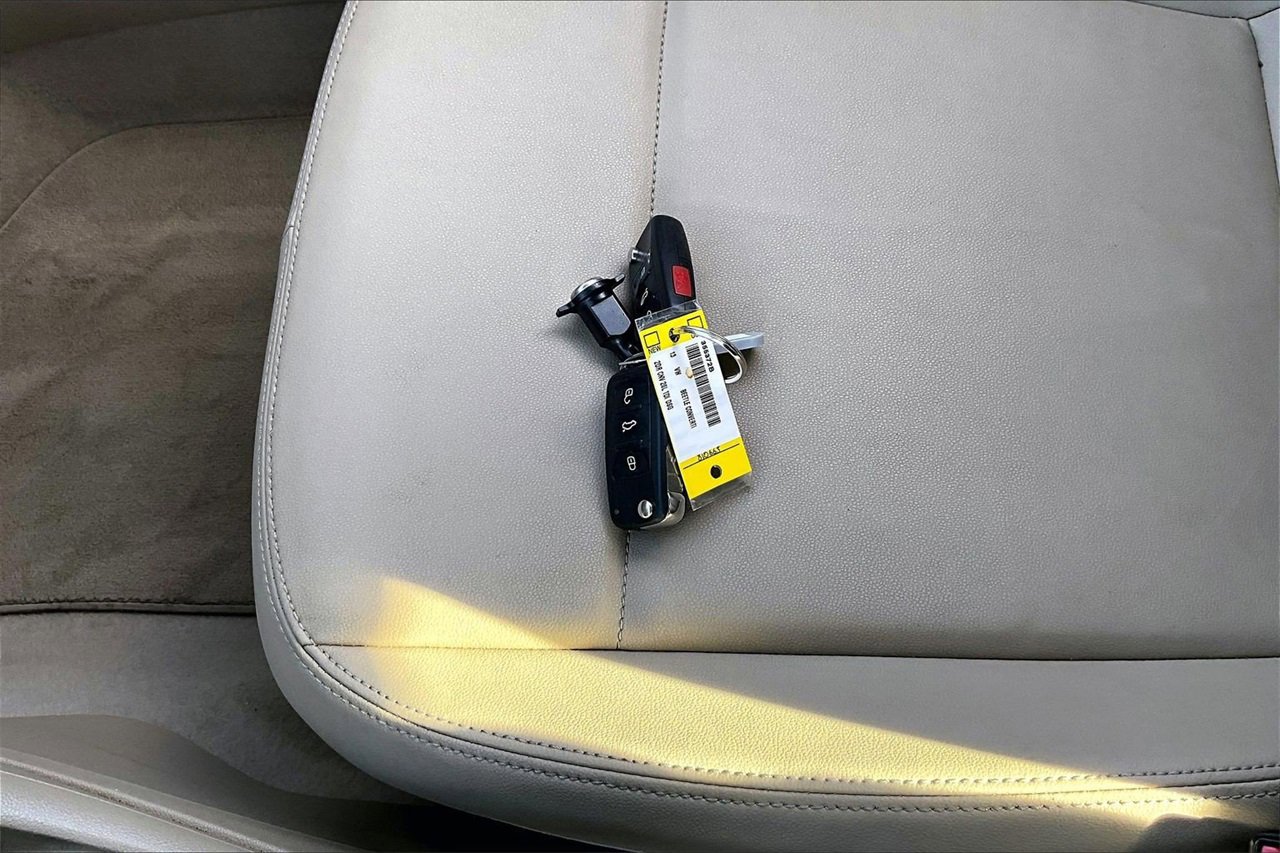 Used 2013 Volkswagen Beetle TDI image 27