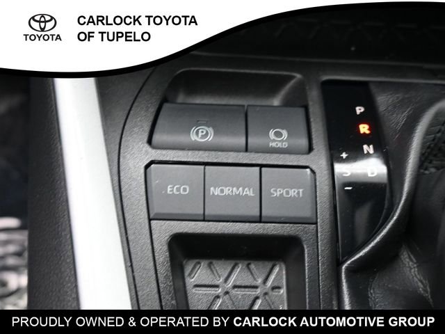 Used 2021 Toyota RAV4 XLE w/ Convenience Package FWD image 18
