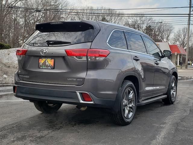 Used 2018 Toyota Highlander Limited Platinum image 3
