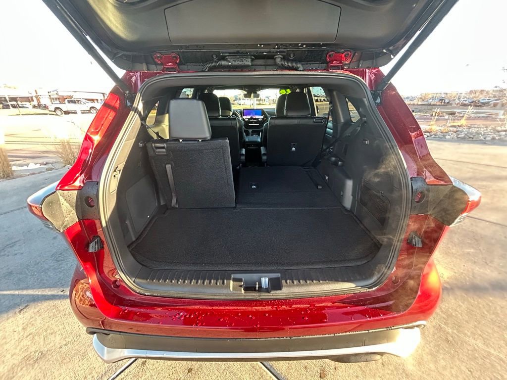 Used 2026 Toyota Highlander XSE image 23