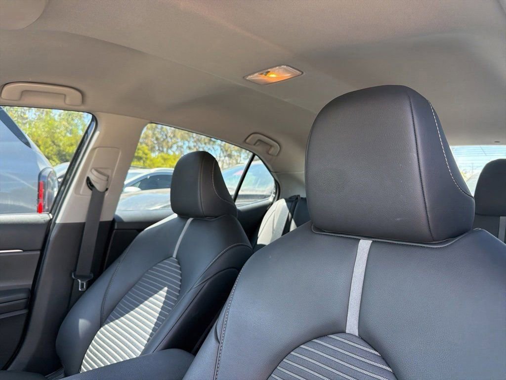 Used 2023 Toyota Camry SE image 11