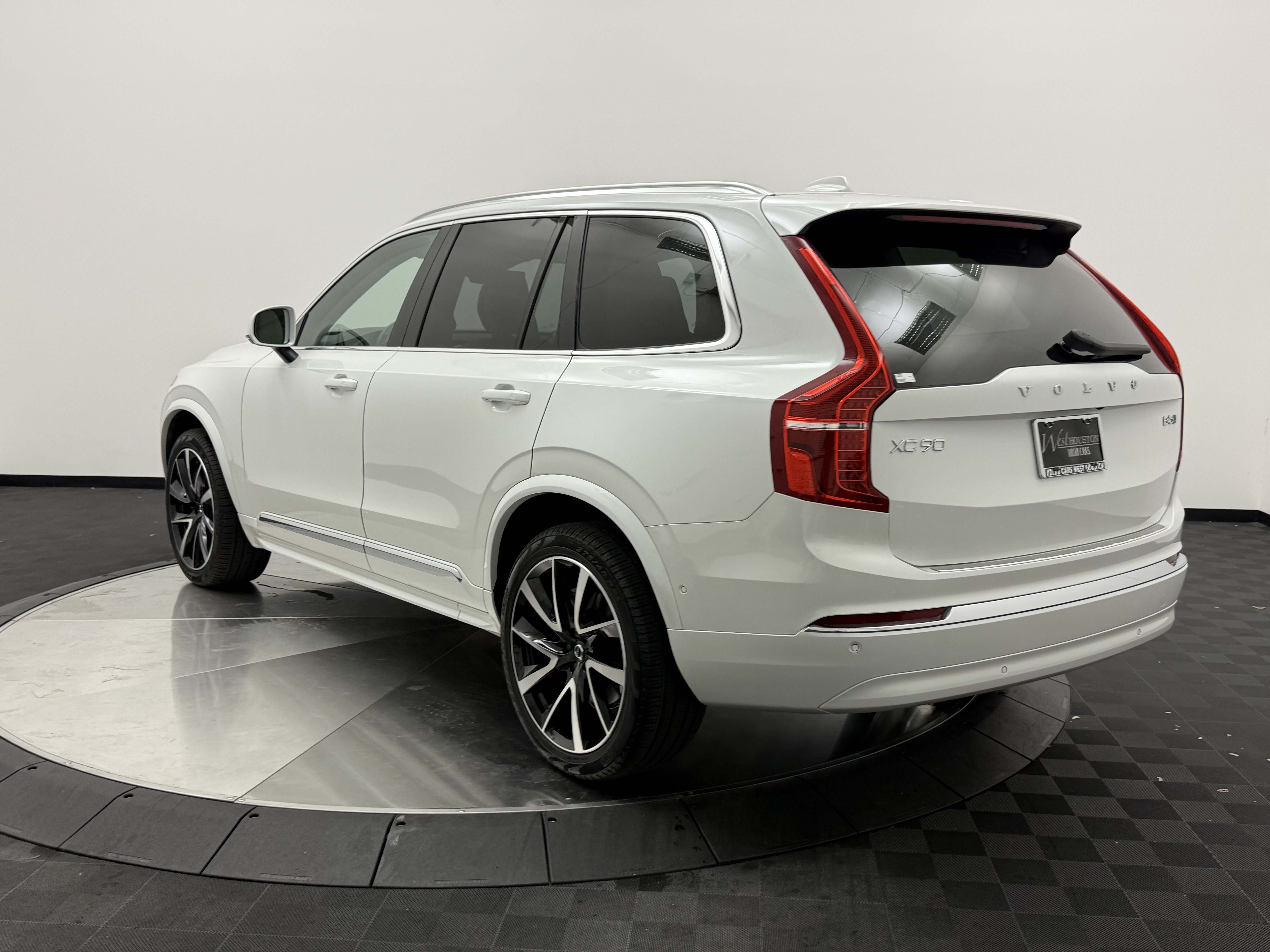 Certified 2025 Volvo XC90 B5 Plus w/ Protection Package Premier AWD/4WD image 5