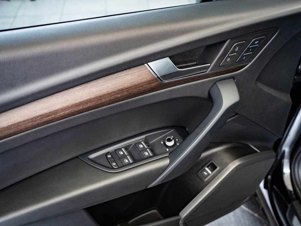 Certified 2025 Audi Q5 2.0T Premium w/ Convenience Plus Package image 22