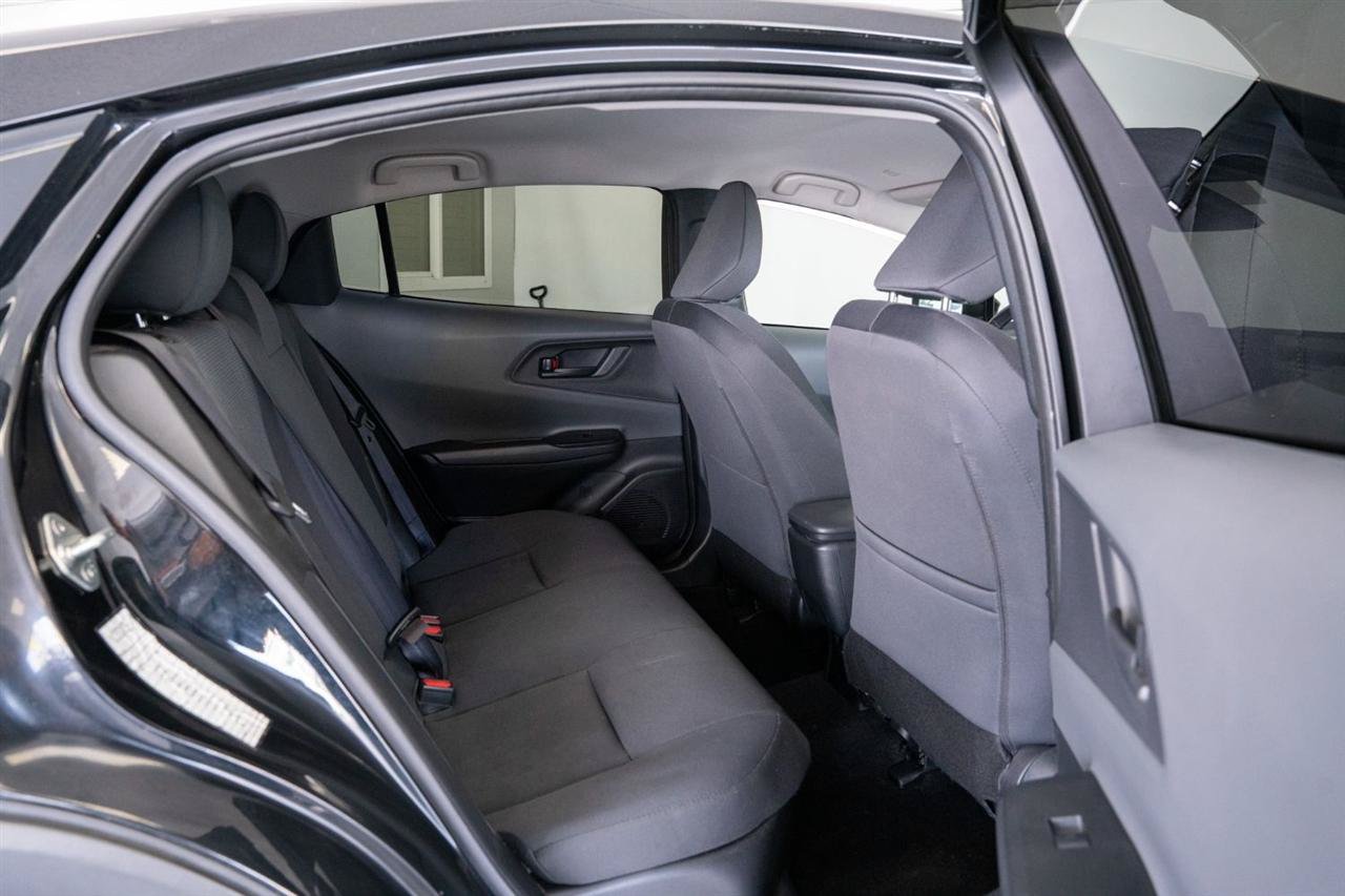 Used 2025 Toyota Prius LE FWD image 21