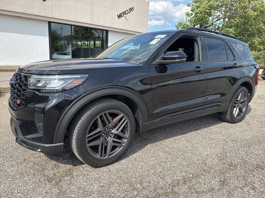 Used 2025 Ford Explorer ST AWD/4WD image 5