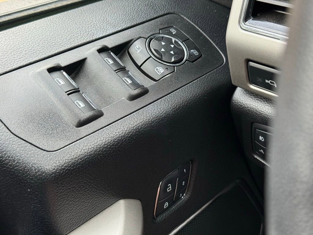Used 2017 Ford F150 Lariat w/ Equipment Group 502A Luxury AWD/4WD image 21