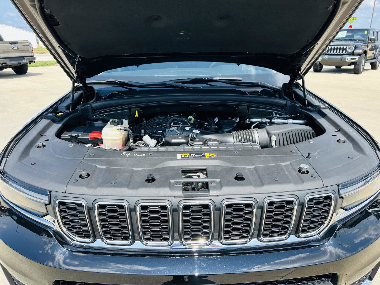 Used 2022 Jeep Grand Cherokee L Laredo w/ Luxury Tech Group I AWD/4WD image 44