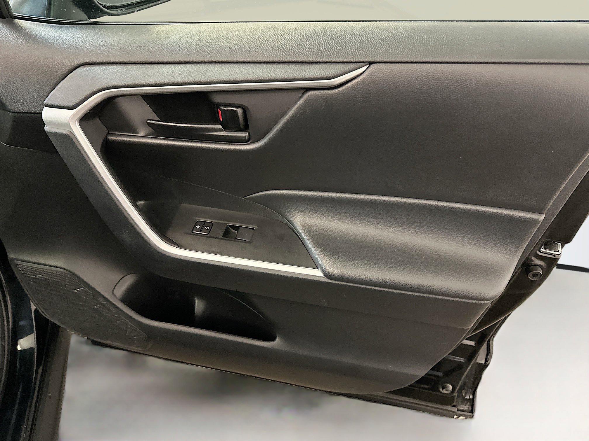 Used 2024 Toyota RAV4 LE image 33