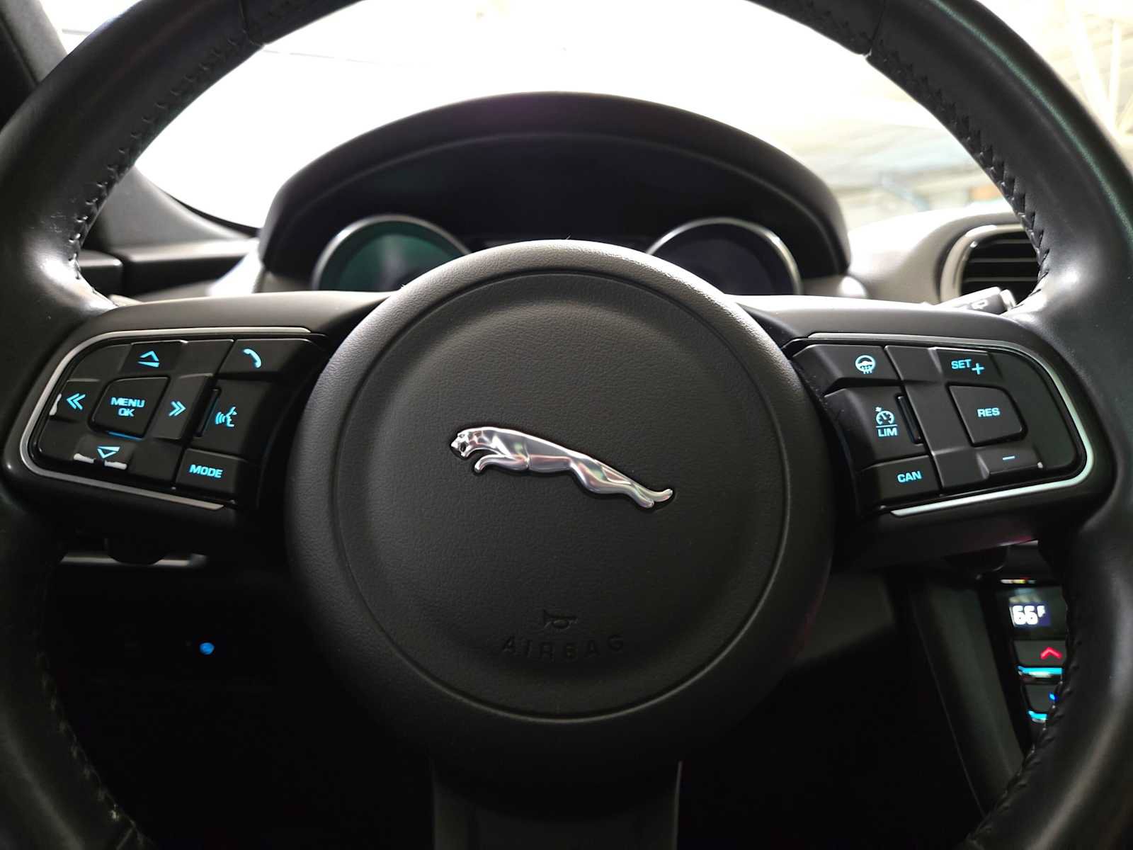 Used 2017 Jaguar F-PACE Prestige AWD/4WD image 24