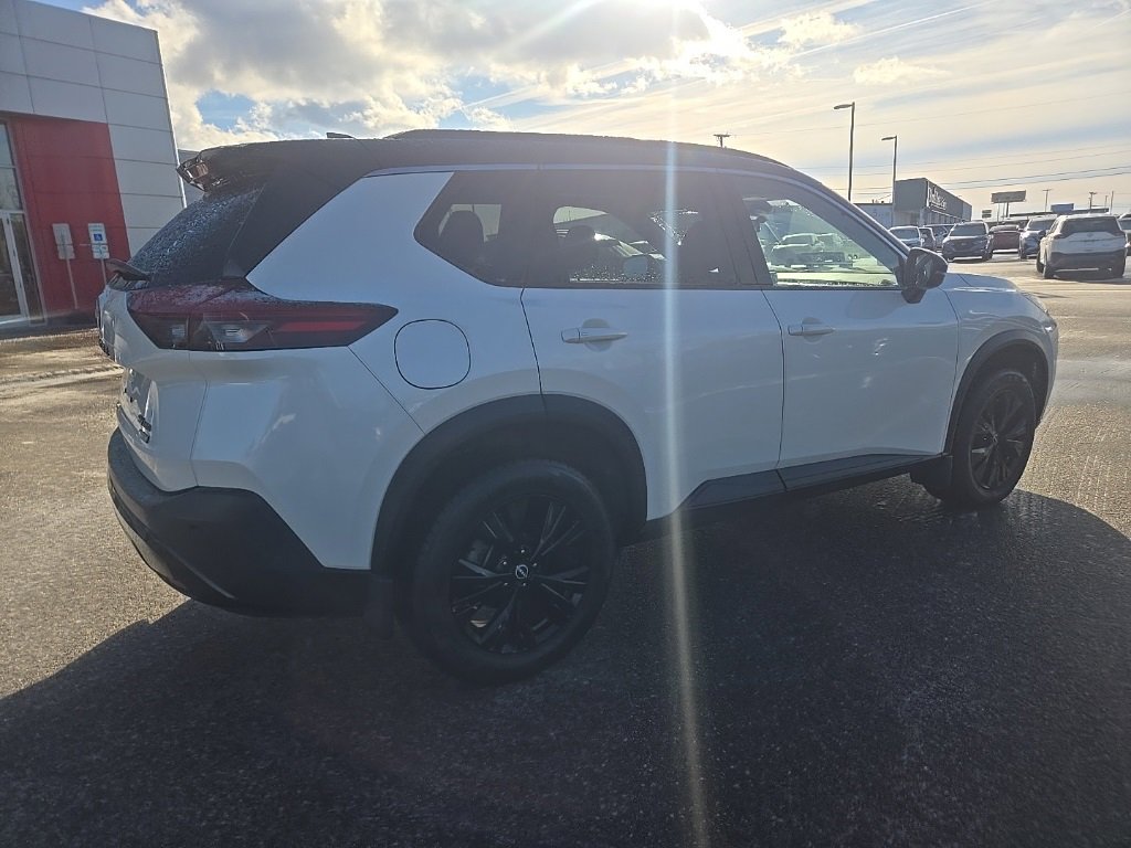 Used 2023 Nissan Rogue SV w/ SV Premium Package image 7