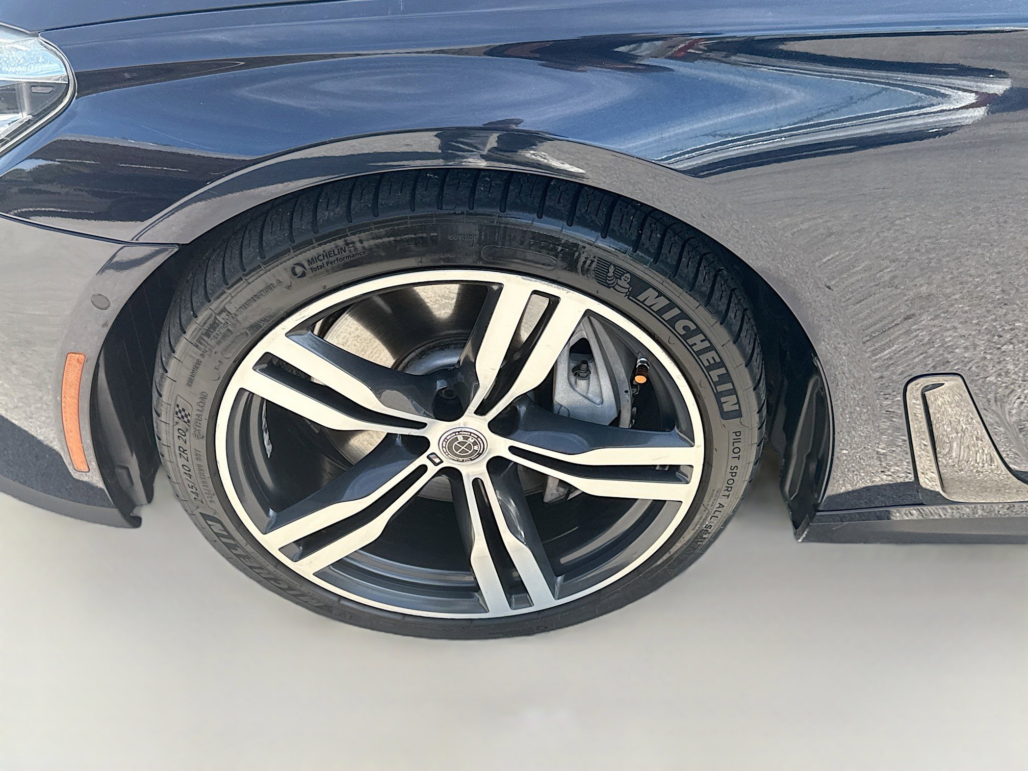Used 2018 BMW 750i RWD image 37
