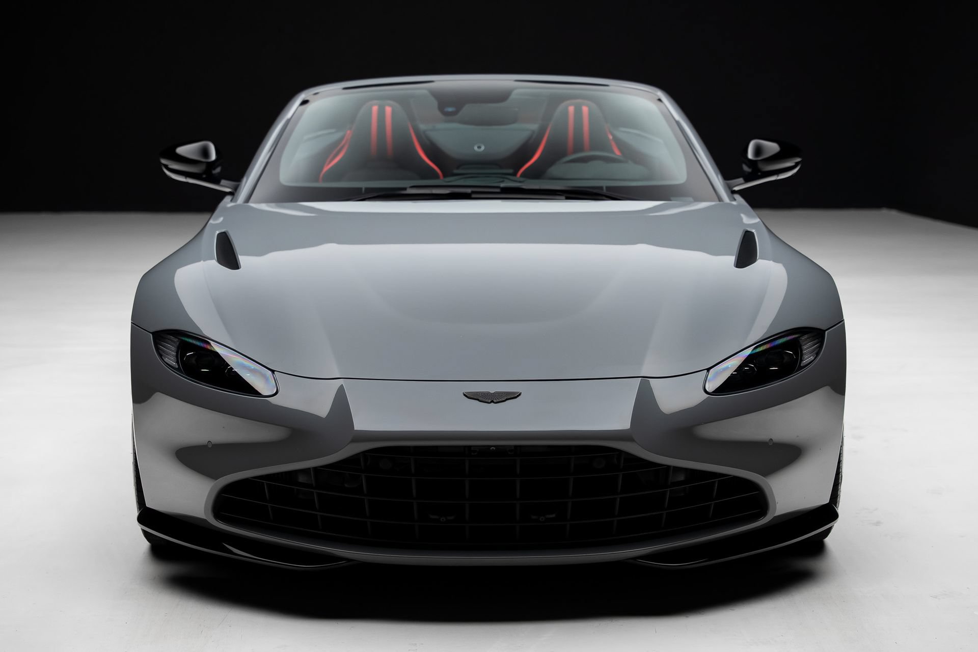 Used 2023 Aston Martin V8 Vantage Roadster RWD image 9