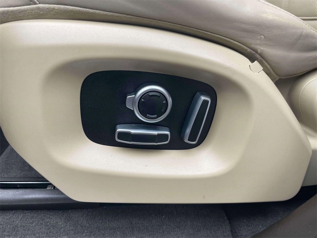 Used 2016 Land Rover Range Rover Sport HSE image 18