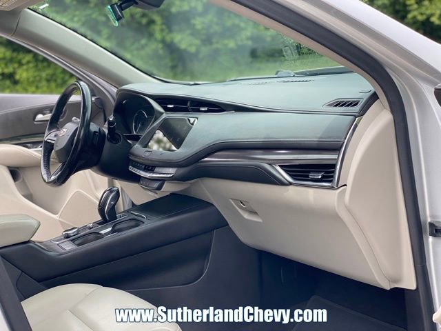 Used 2019 Cadillac XT4 Luxury w/ Cold Weather Package AWD/4WD image 19
