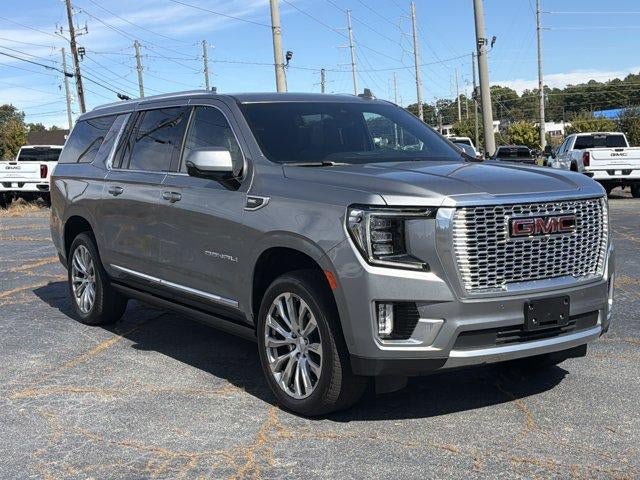 Used 2023 GMC Yukon XL Denali w/ Denali Reserve Package AWD/4WD image 4